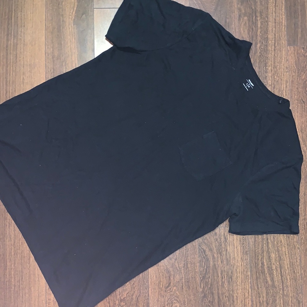 Old Navy Men’s black T-shirt. Size L.